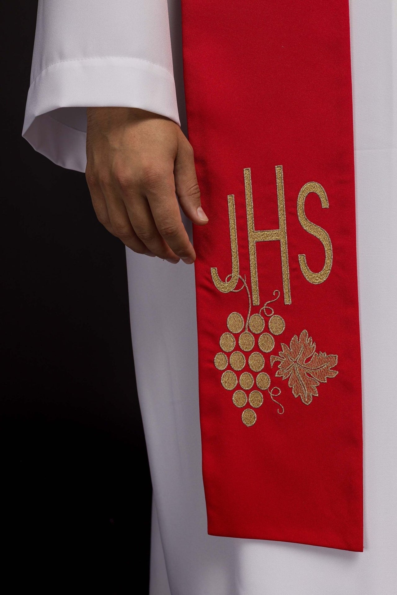 Stuła kapłańska czerwona haftowana IHS z winogronami