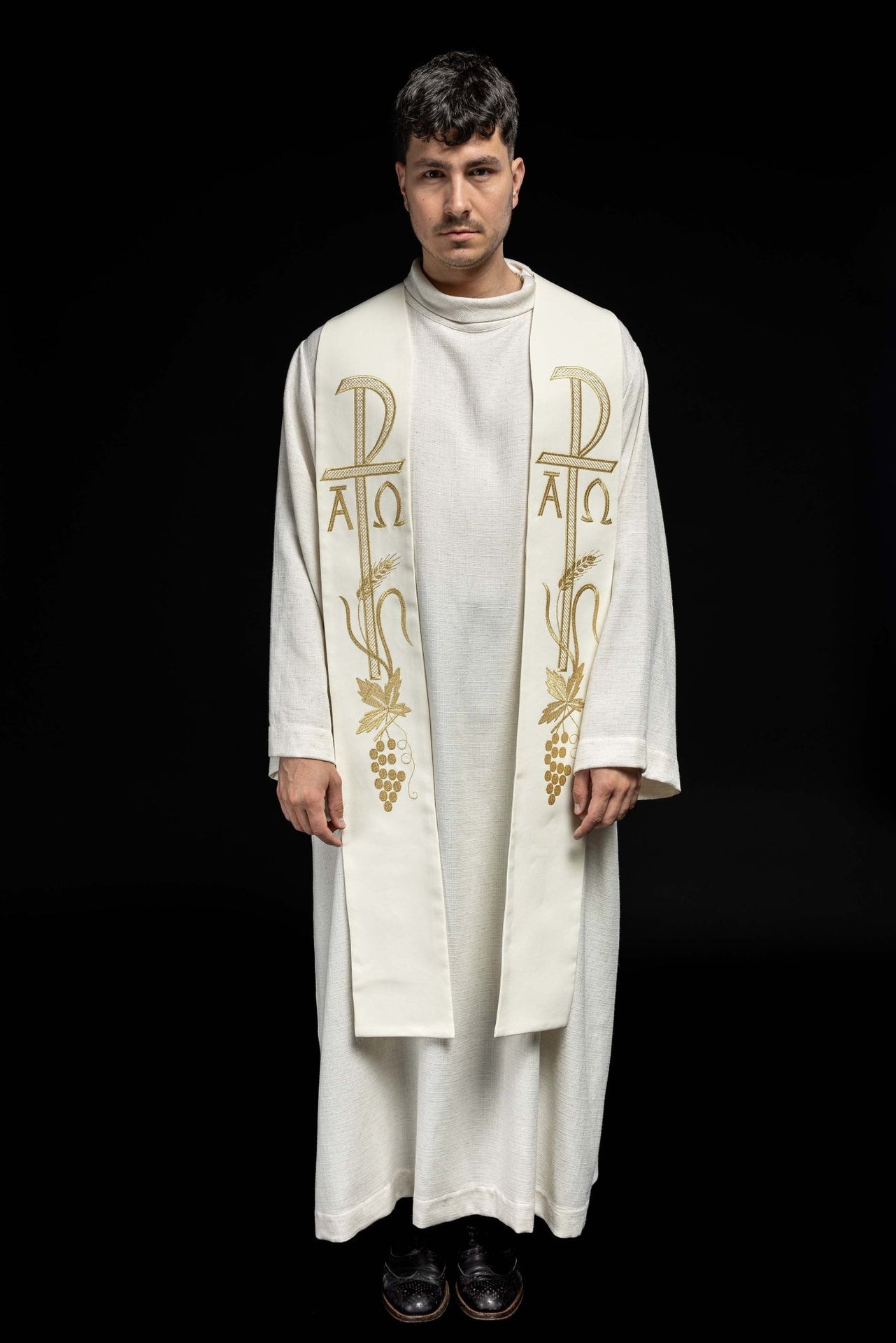 Stuła kapłańska haftowana Alfa i Omega ecru