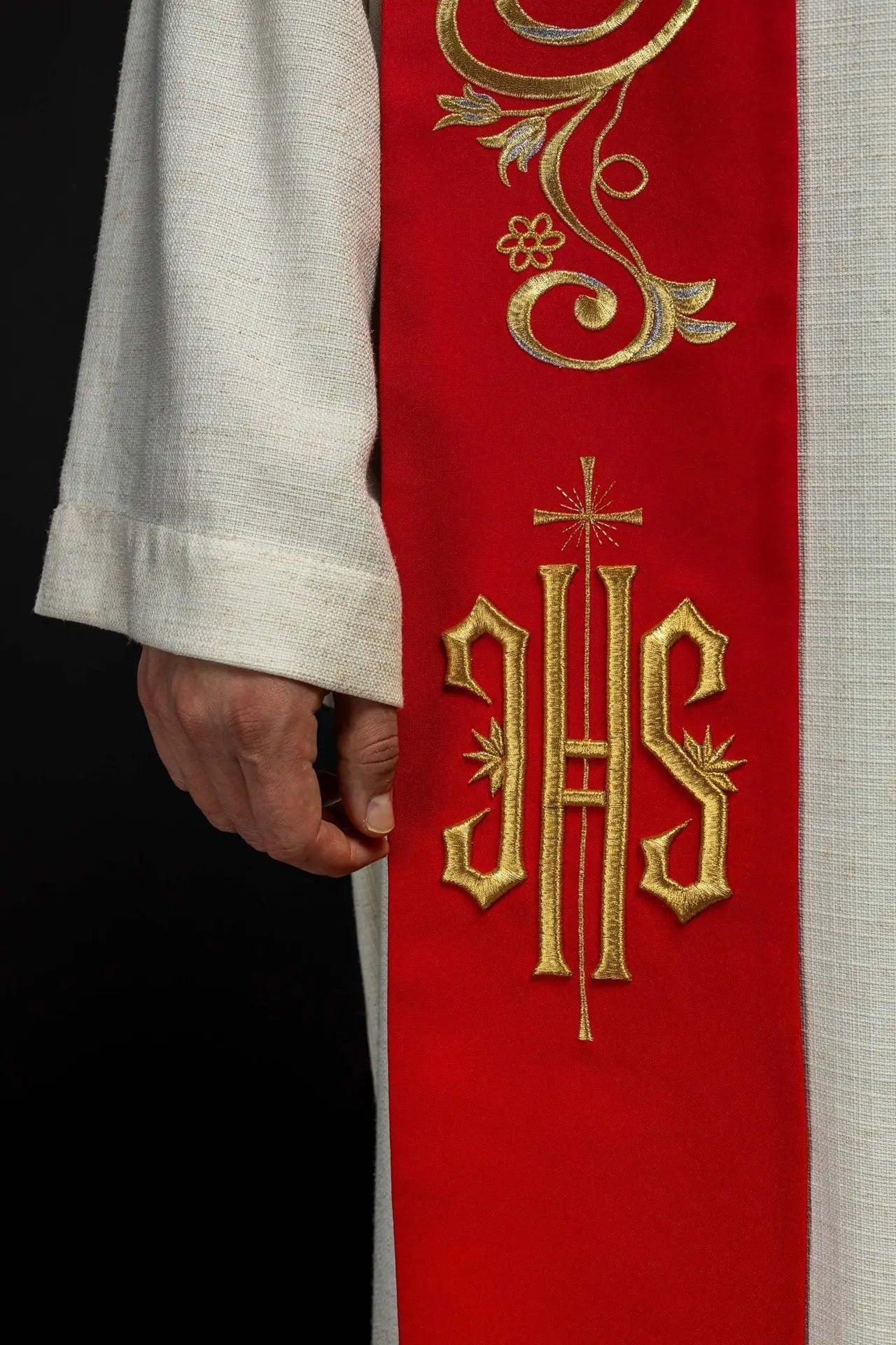 Haftowana stuła kapłańska IHS Red