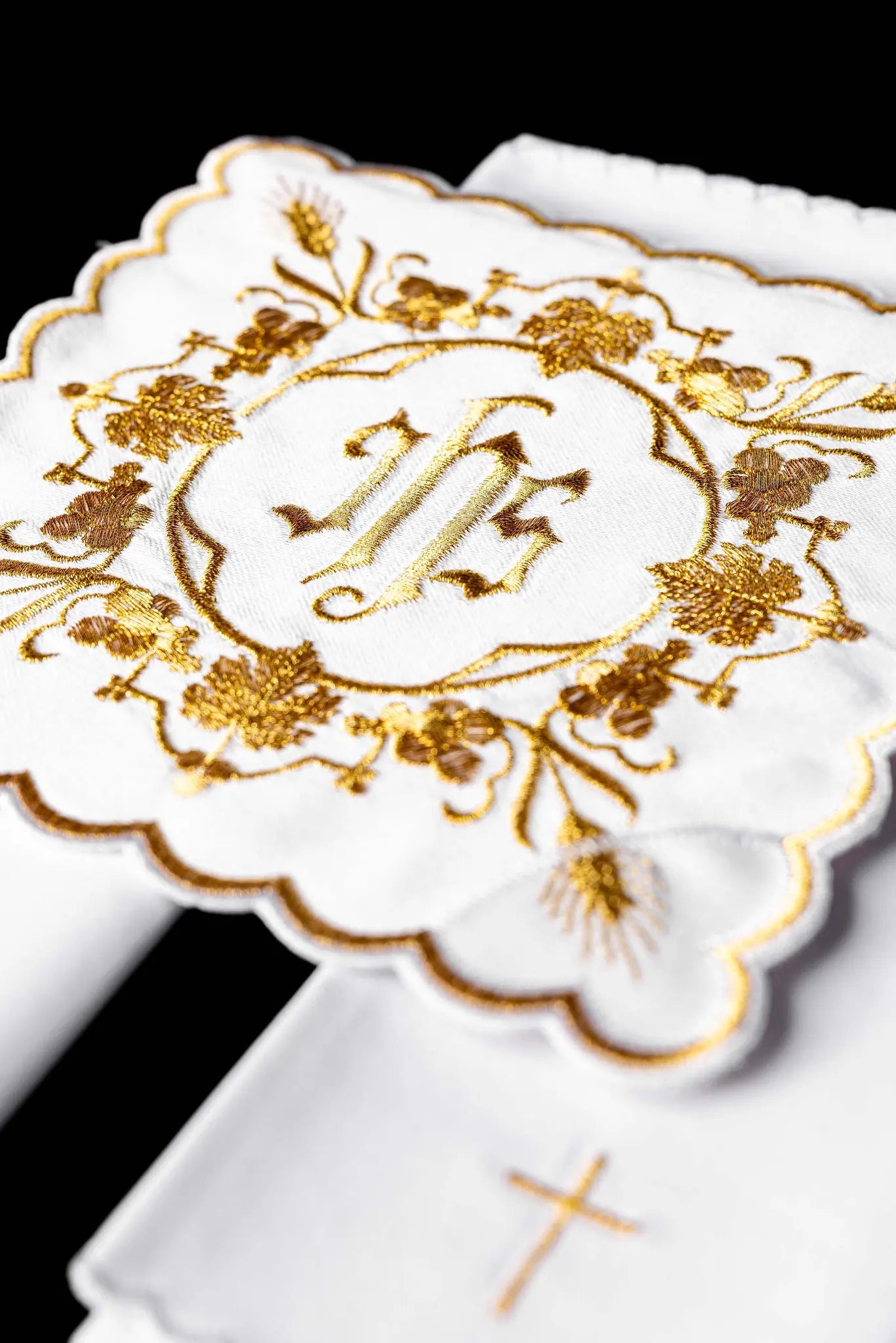 White chalice linen set with IHS embroidery - HAFTINA ATELIER