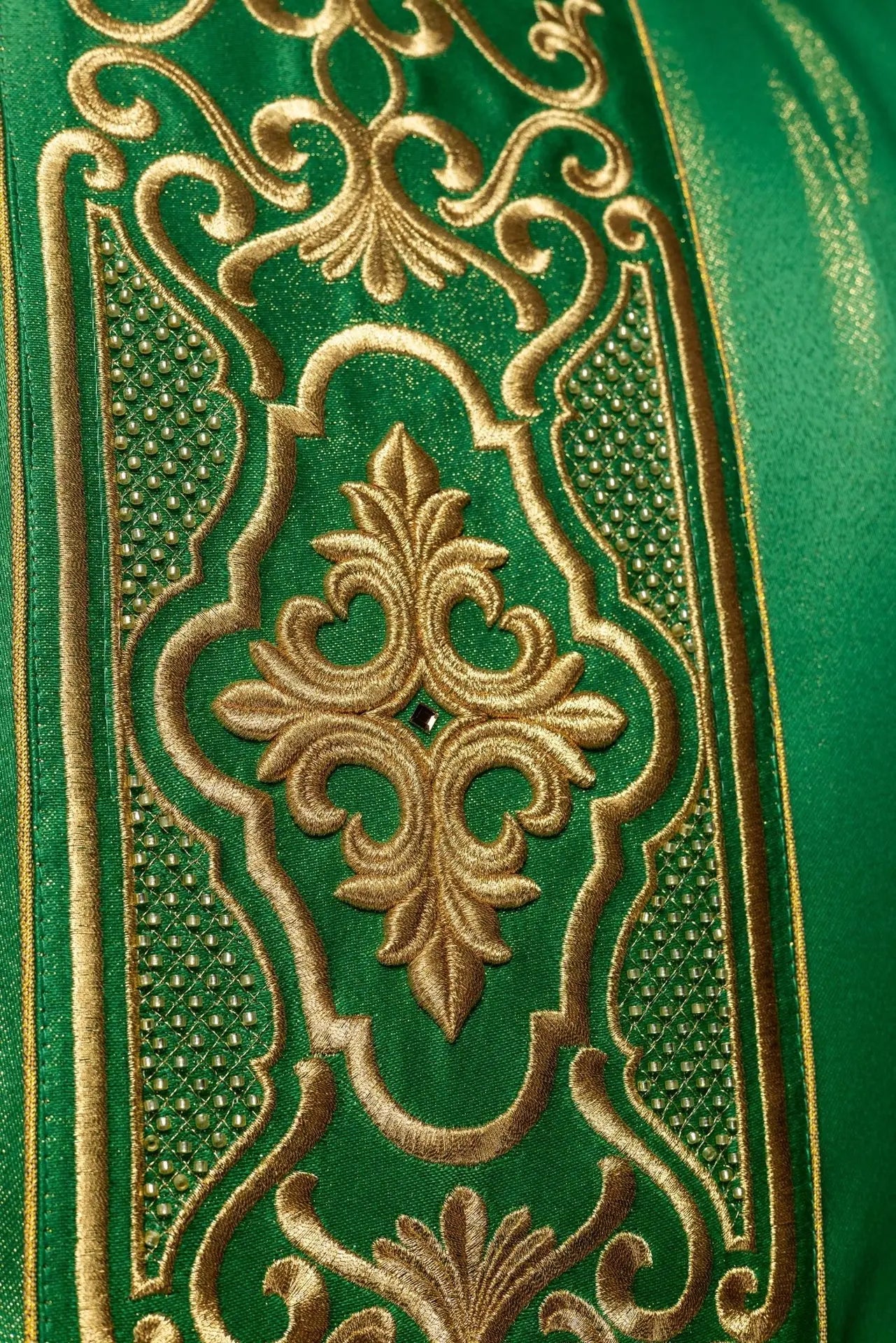 Green chasuble richly embroidered lustre