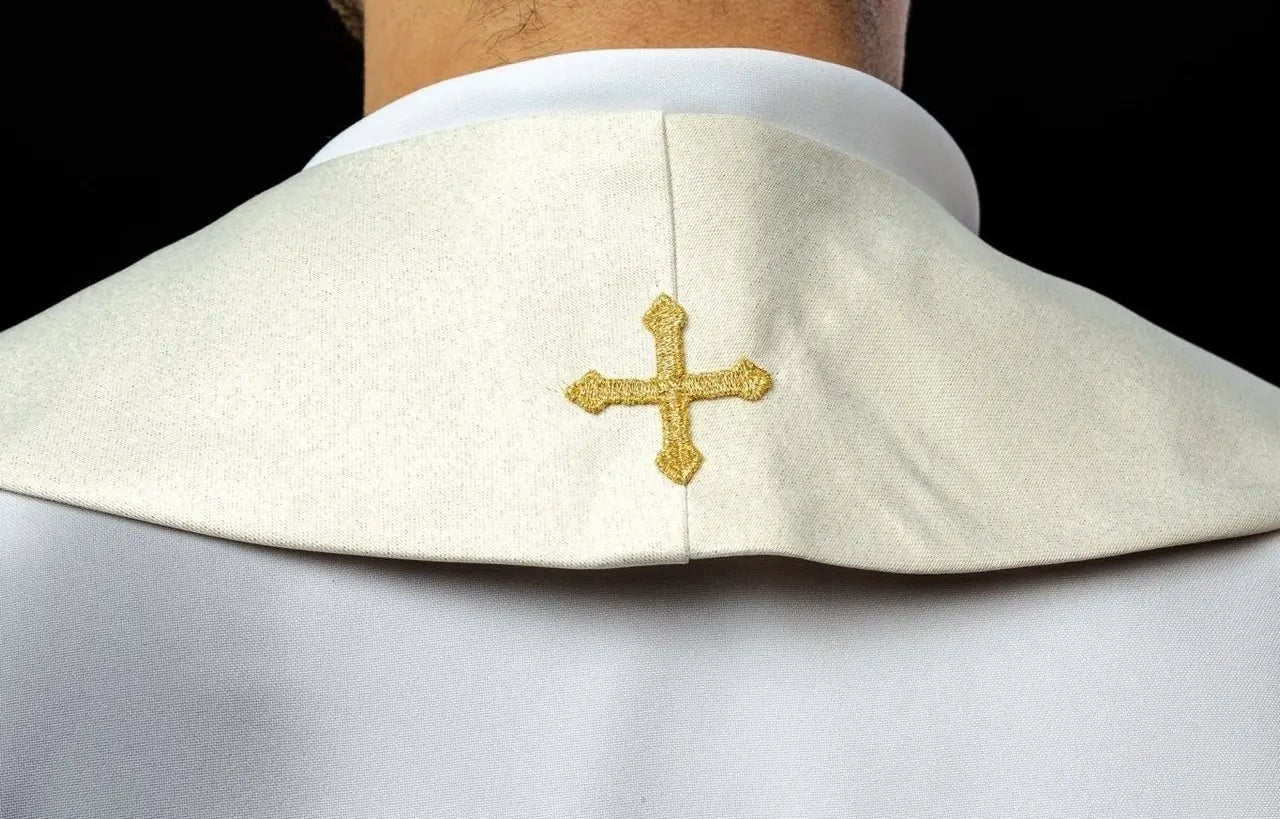 Biała stuła kapłańska haftowana kamieniami